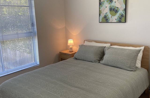 Close to Beach!! renovated 2 bdr unit,quiet area only 400mtre to patrolled beach