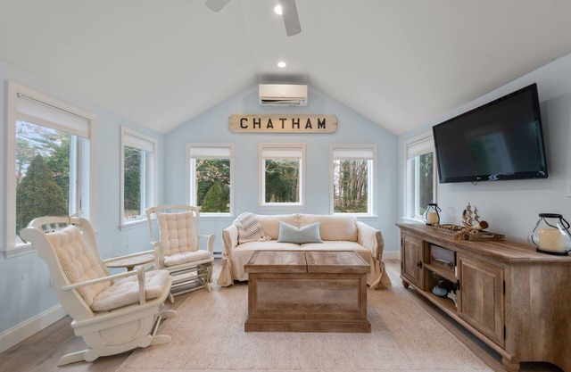 Close to Beach Renovated Dog Friendly Cape Cottage