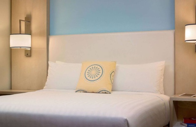 Close to Burlington Mall! FREE Breakfast & Parking, Pool, Pet-friendly Property!