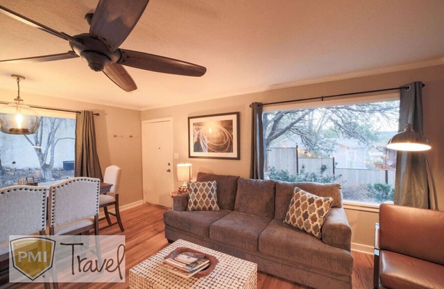 *Close to Downtown* Cozy retreat *A/C *BBQ