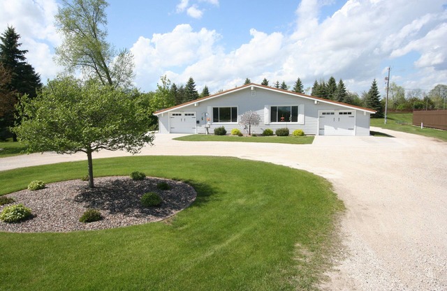 Près du centre-ville Elkhart Lake !!