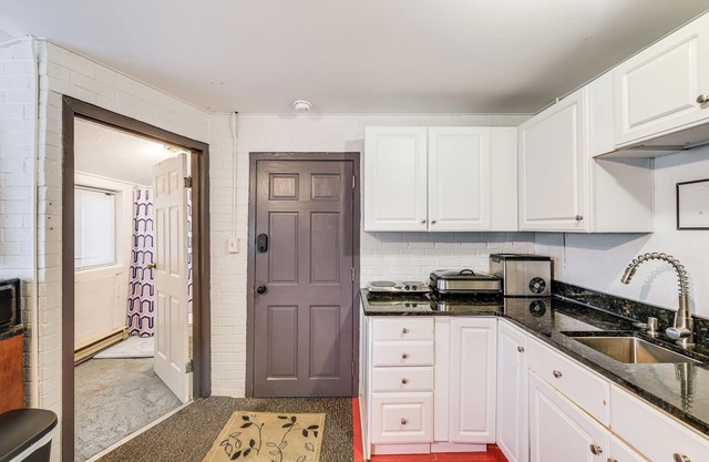 Close to Dtwn Richmond: Apartment w/ Private Patio