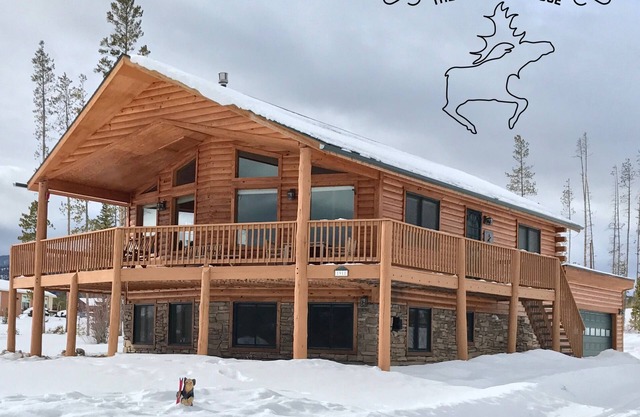 Riverfront Log Home avec des vues pour toujours