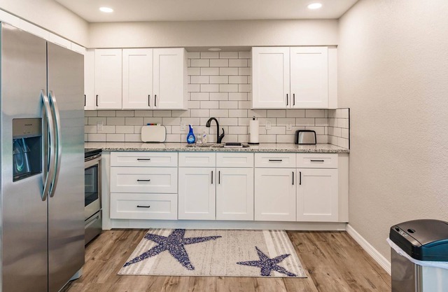 Close to Fisherman's Village, historic downtown, and farmers market