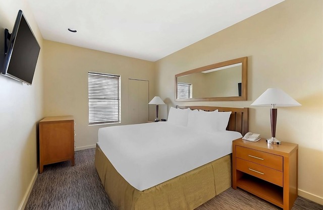 Close to Flamingo Wildlife Habitat!Las Vegas Attraction Access!Onsite Pool