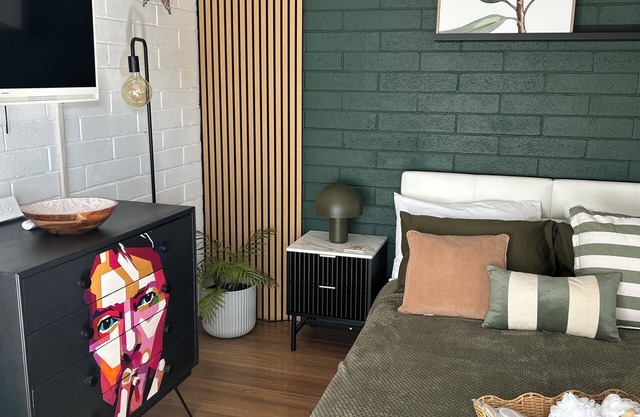 Close to Flinders Hospital & Uni ,pub,restaurants,Westfield , beach. Park views.
