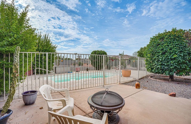 Close to Golf: Sun City Escape w/ Furnished Porch!
