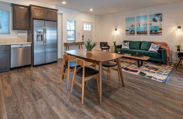 CENTRE-VILLE Long Beach 5bed / 4bath