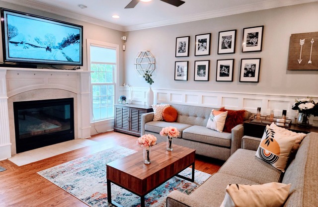 Close to it all! RDU, Downtown Raleigh&Durham, Pet friendly, Fast WIFI