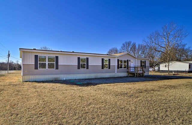 Close to Marinas: Bernice Home w/ Large Yard