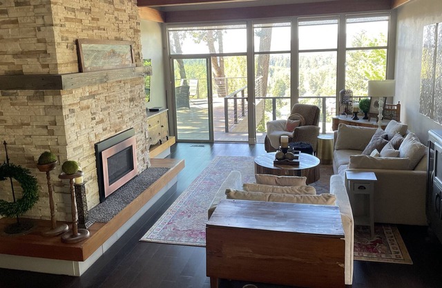 Close to Minto Brown Park and Downtown Salem