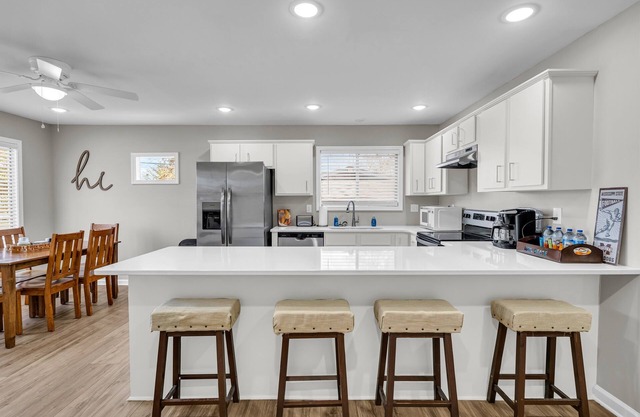 Close to MSU | Newly Remodeled | 5 TVs | Spacious