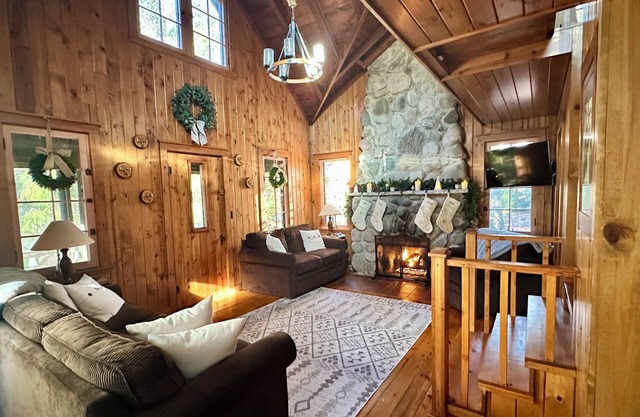 Charming Cabin in Michiana with Sauna, Fireplace, and walking distance to Lake