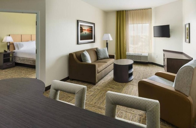 Close to SeaWorld Orlando and Disney’s Boardwalk! Parking, Pets Allowed!