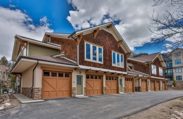 Close to slopes and Walk to Downtown Winter Park!