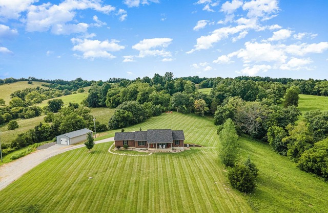 Close to the Ark! Incredible views on 10 private acres w/ firepits!