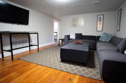 Close to UNC with Great Yard, Firepit & Free Bikes!