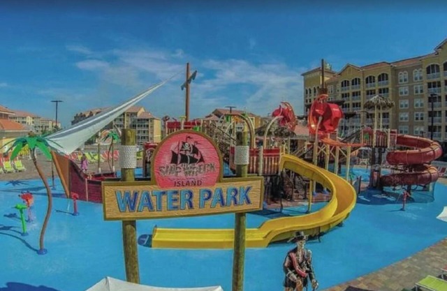 Close to Walt Disney Resort and many Attractions. Water Park on Site.