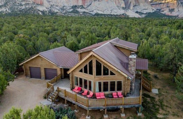 Close to Zion Panaramic views Pet Friendly!