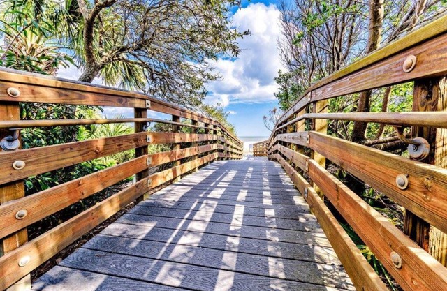 CLOSEST OCEAN COVE VILLA TO THE BEACH - 3 MINUTES WALK PET FRIENDLY.