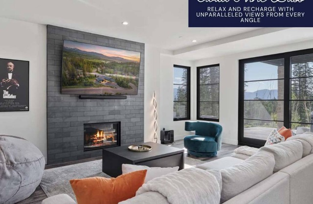 Après-Hike Hot Tub w/ Views + Private Movie Nights