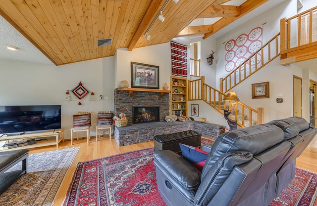 Cloudcroft Mtn Home w / Deck-3 Miles to Ski Resort!