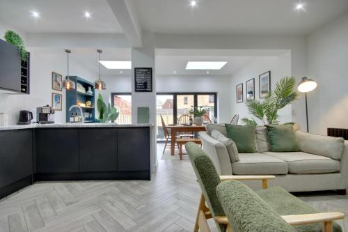 Clover lodge Portsmouth luxury home with off road free parking