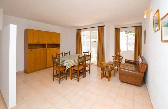 CLPL-2BD2T // Book Budget Apartment | -14% off Car Rental