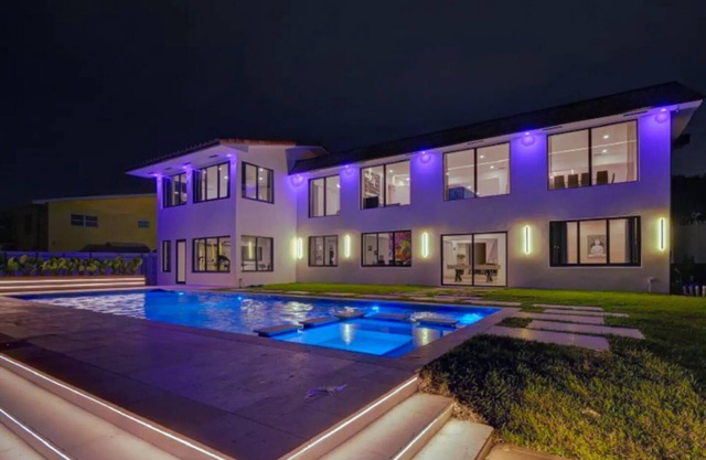 Club House 305 Mansion