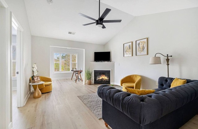 Clubhaven- Luxury 2 Bedroom w/ office Near RDU & RTP