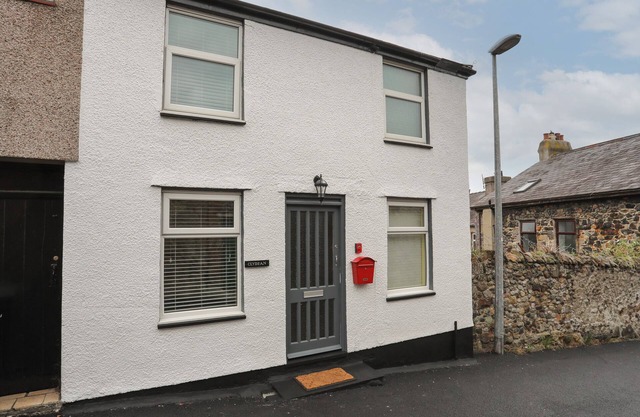 CLYDFAN, pet friendly in Caernarfon