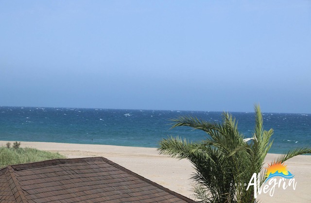 COLORFUL 2 BEDROOM BEACHFRONT APARTMENT