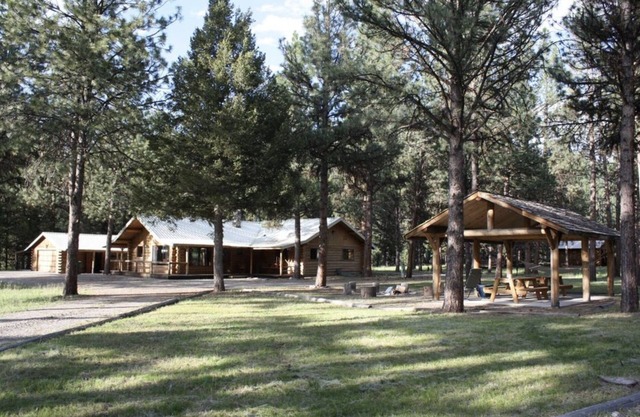 Coal Creek Mountain Lodge PREMIER mountain lodge with beautiful scenic views!