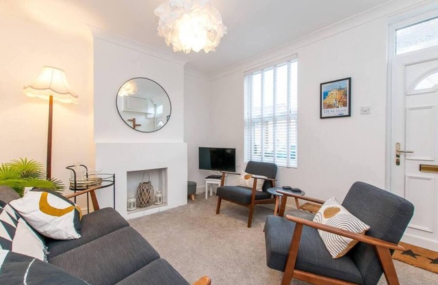 Coal Miners Cottage - Moments to Seafront