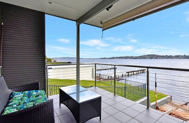 Coal Point Absolute Water Waterfront
