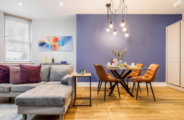 Coastal 1-Bed Apt w/ Free Gym, Parking & Garden