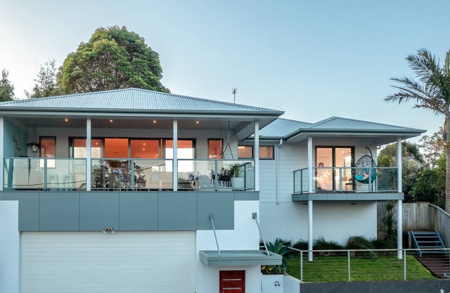 River Ridge - cosy winter getaway, massage chair, firepit, steps to water