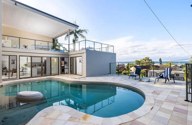 Coastal Breezes – water views, swimming pool, walk to beach