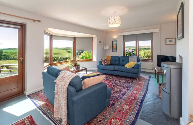 Coastal Bungalow Near Marloes sands with Wood Burner, Garden and AGA