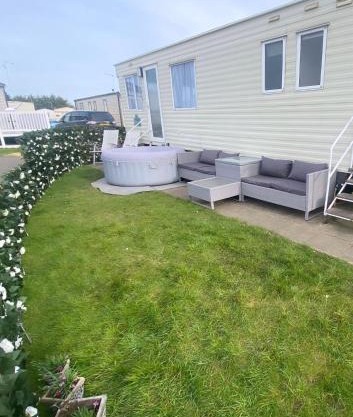 Coastal caravan retreat