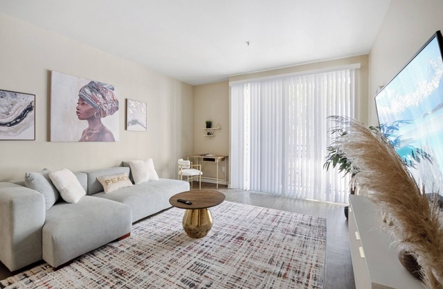 Coastal Chic 1BDR in Marina Del Rey – Pool, Gym & Parking