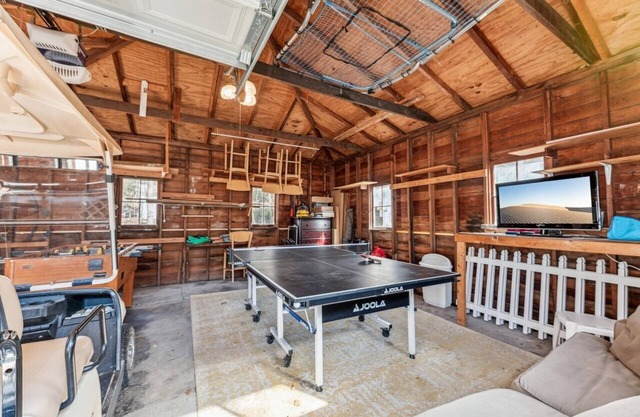 Coastal Comfort:Hot Tub Home a Block to the Beach
