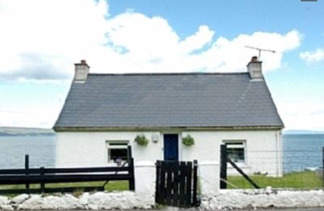 Cottage côtier, historique et primé, front de mer absolu.