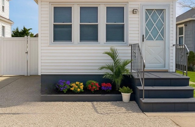 Coastal Cottage -2 mins to the Fabulous LBI Beach!