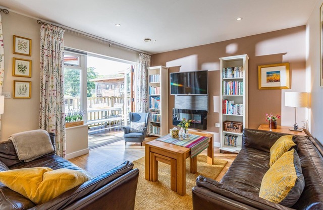 Coastal eco-home for up to 6, short walk from Porthtowan village and beach