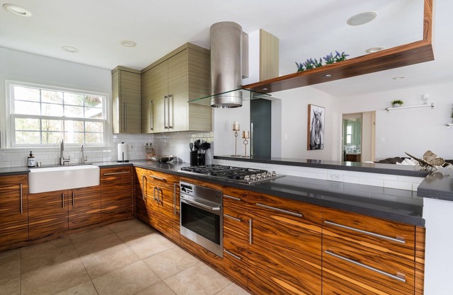 Coastal Family Escape with a pool. Minutes to the beach, Disneyland, golf club