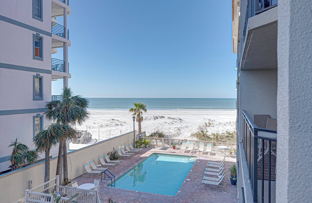Prime Location! Gulf Views - Beachfront Pool & Spa