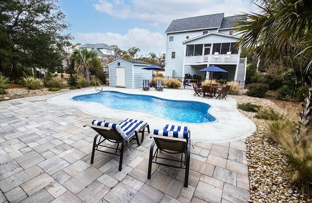 Coastal Gem - Private heated pool/golf cart available -Sleeps 11/pet friendly