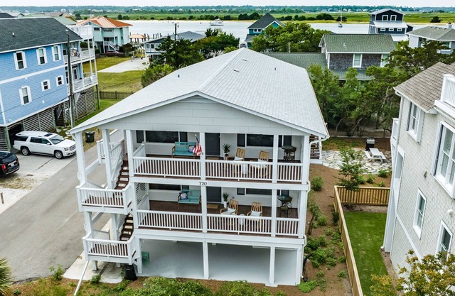 Coastal Getaway: Pet-Friendly, Steps to the Beach