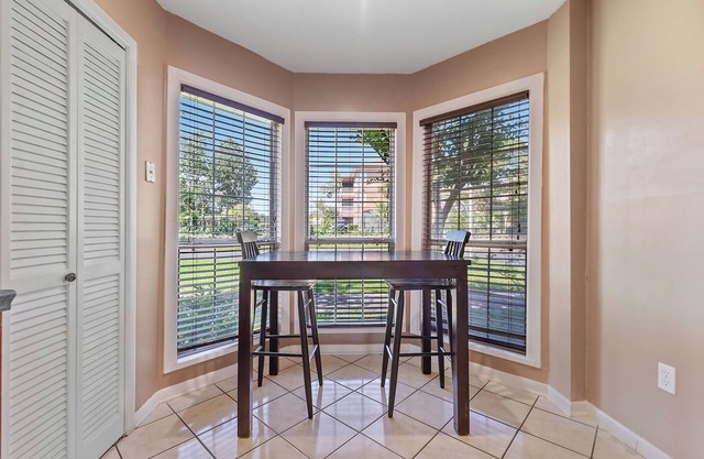Coastal Getaway: Cozy 3-Bedroom Townhouse Near Gulf Beaches & Attractions!